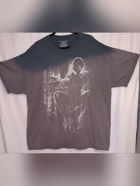 Spiderman Men's Charcoal Gray Graphic Short-Sleeve Tee